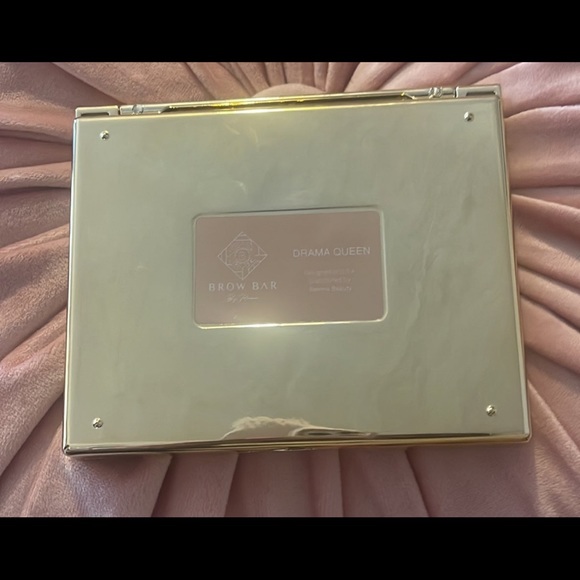 Brow Bar - Picture 4 of 6